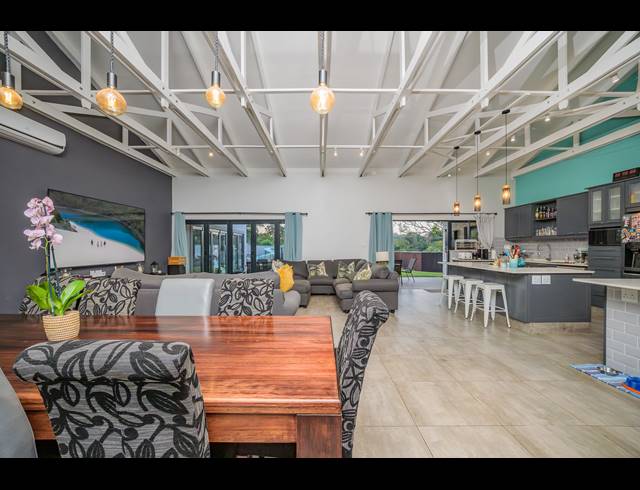 4 BEDROOM FREEHOLD FOR SALE IN COWIES HILL
